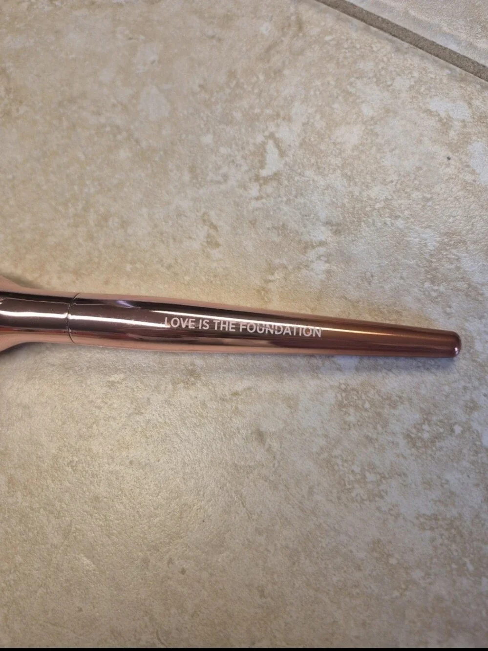 IT Cosmetics 2024 Ombre Rose Gold  Love Is The Foundation Brush